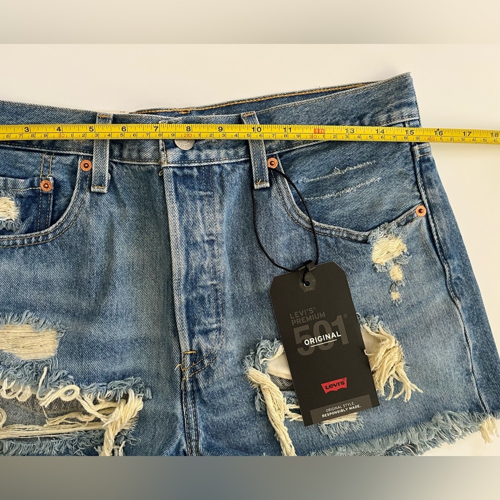 Levi’s | NWT 501 Original High Rise Distressed Denim Shorts - Picture 7 of 9